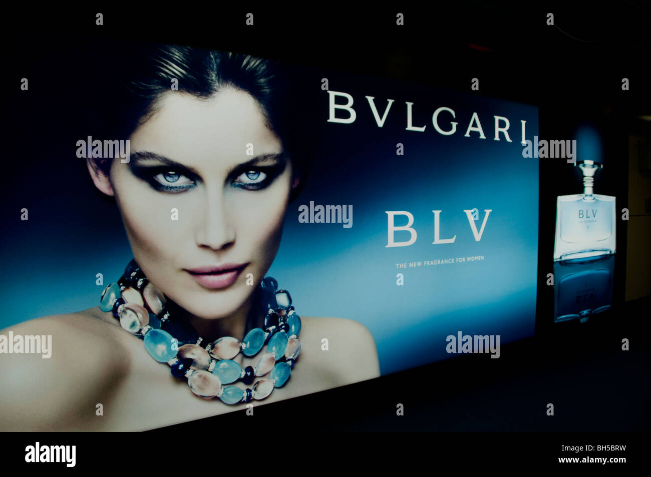 Bvlgari Bulgari Parfüm Mode Frau Junge Edel Augen Stockfoto