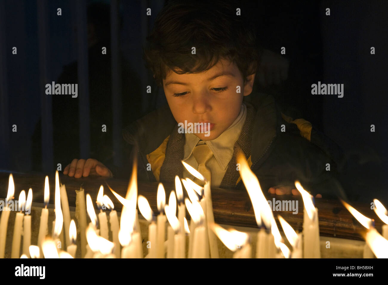 Das Feiern von Weihnachten am 6. Januar (Dreikönigstag) in Kumkapi Meryemana (Surp Asdvadzadzin) armenische Kirche Istanbul Türkei Stockfoto