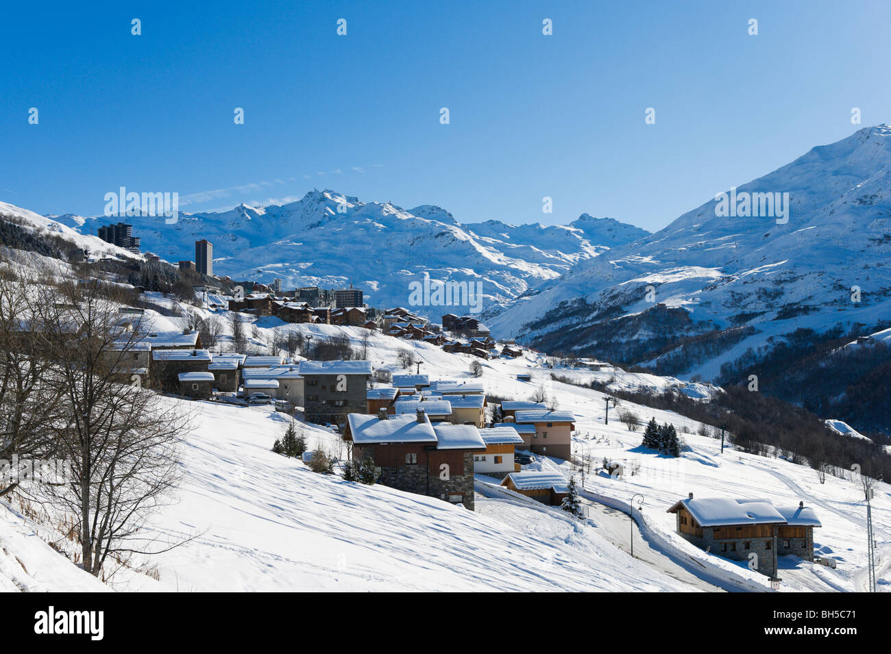 Blick über das Resort von Trois Vallées, Les Menuires, Tarentaise, Savoie, Frankreich Stockfoto
