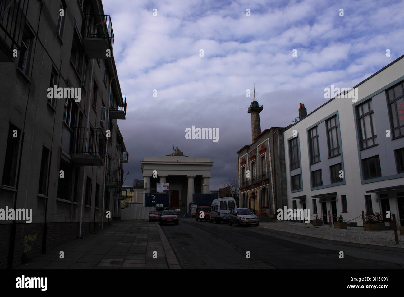 Restaurierung von alten Guildhall und Regeneration von alten Sozialwohnungen zu modernen Wohnungen in Devonport, Plymouth UK; ungewöhnliche Kneipe Stockfoto