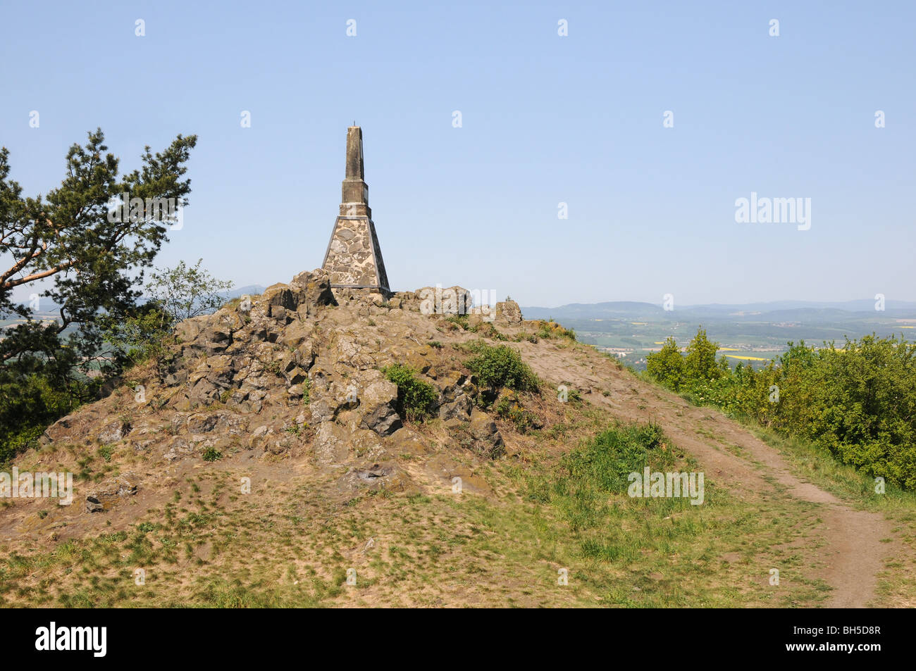 Spitze der Muzsky Berg - traditionellen Ort der öffentlichen Kundgebungen im 19. Jahrhundert - mit einem Denkmal. Stockfoto