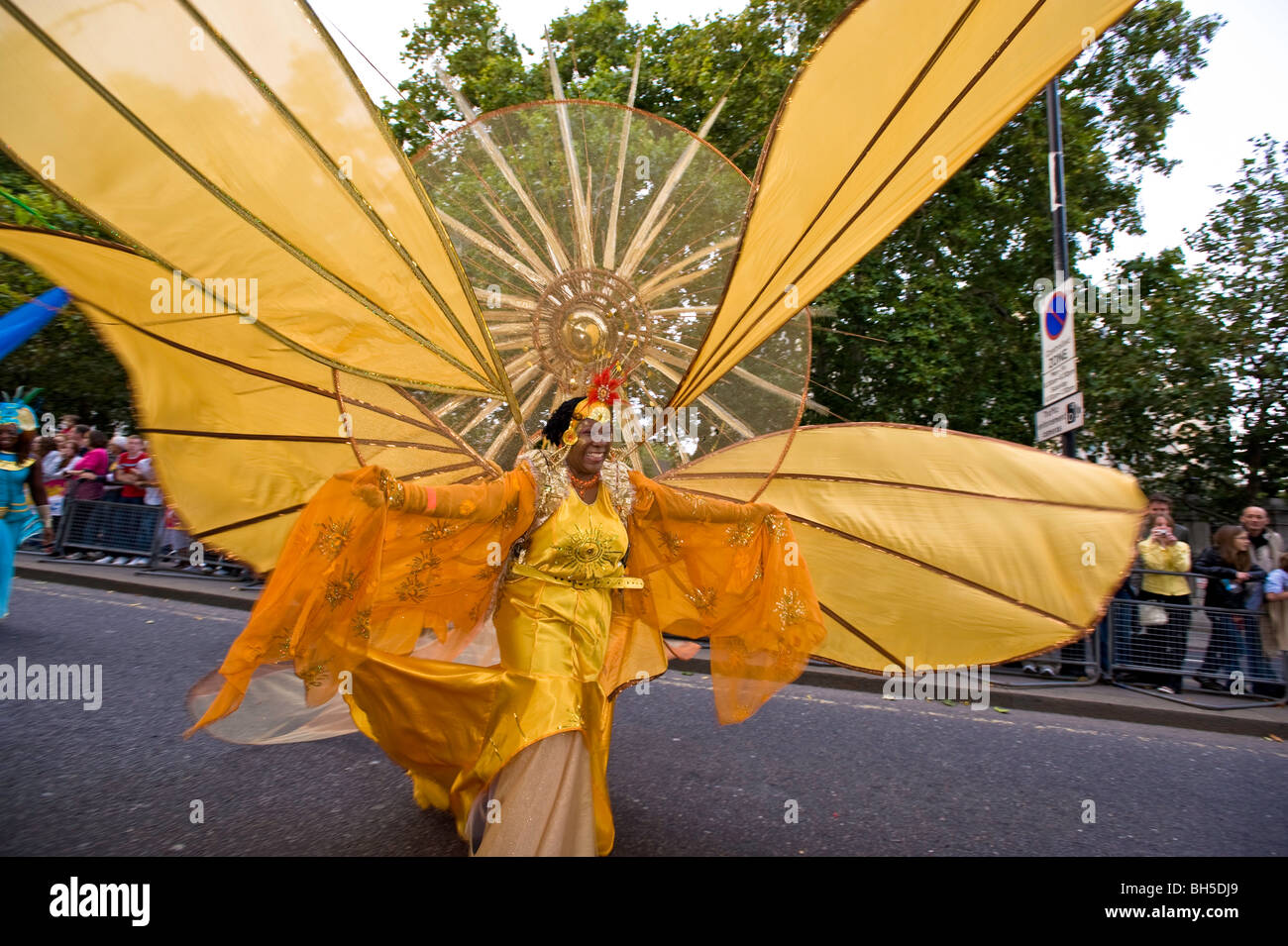 Künstler im Karneval parade zu THAMES FESTIVAL, London, Vereinigtes Königreich Stockfoto