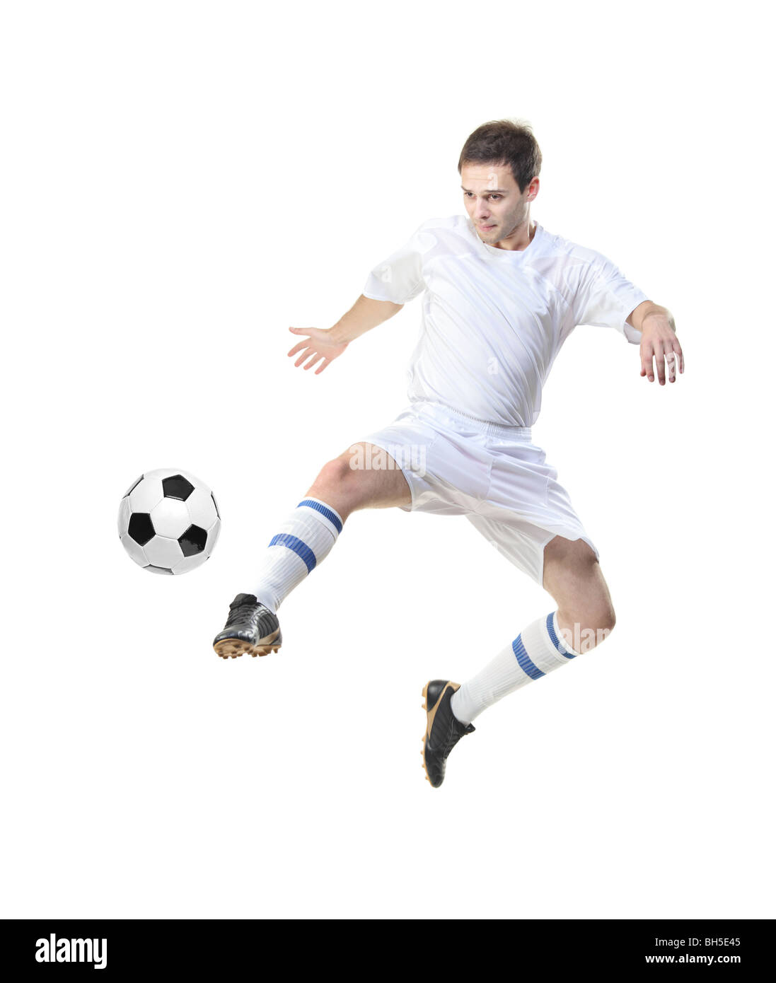 Fußball-Spieler mit einem Ball isoliert auf weißem Hintergrund Stockfoto