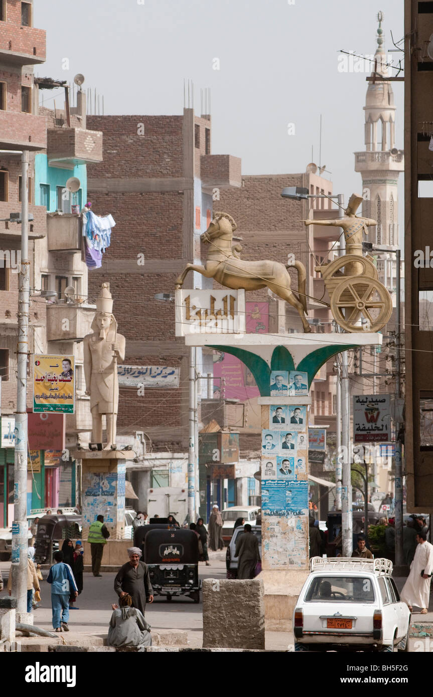 Belebte Straße, ägyptische Stadt Stockfoto