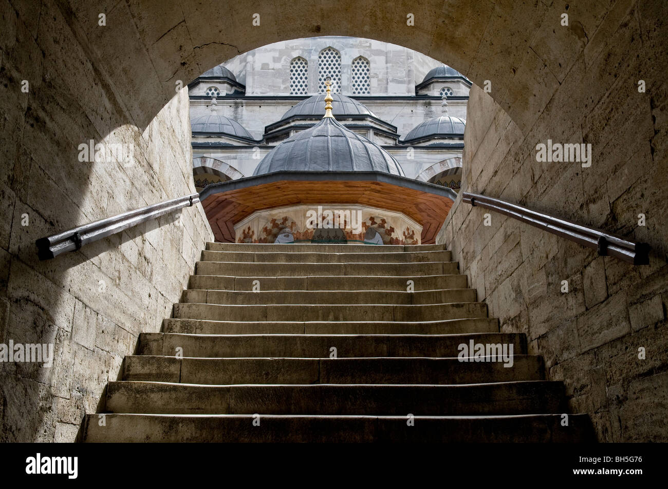 Treppe der Sokullu Moschee, Istanbul-Türkei. Stockfoto