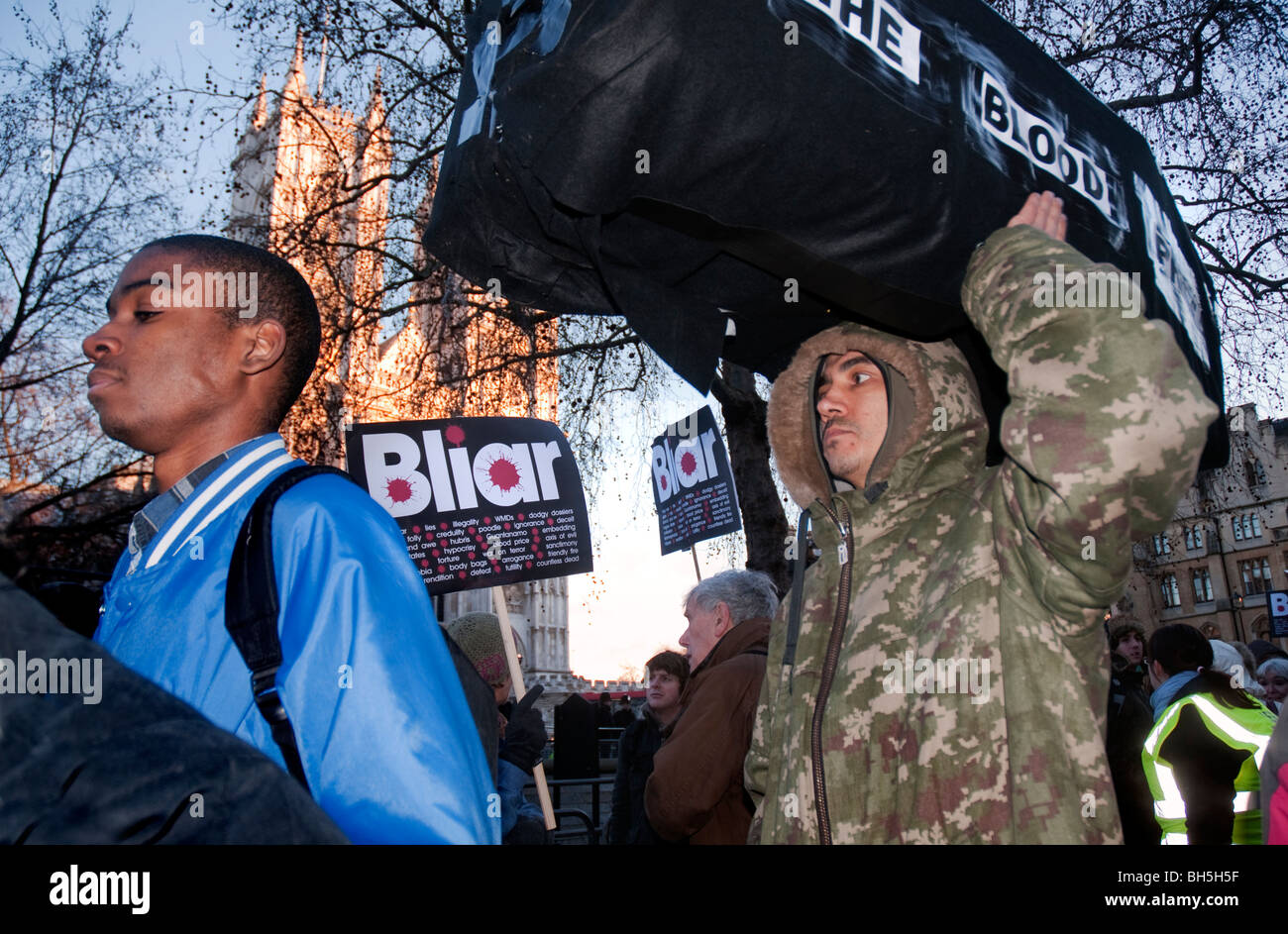 Hunderte versammelten Chilcot Anfrage an Tony Blairs Verhaftung wegen Kriegsverbrechen im Irak London 29.01.10 fordern Stockfoto