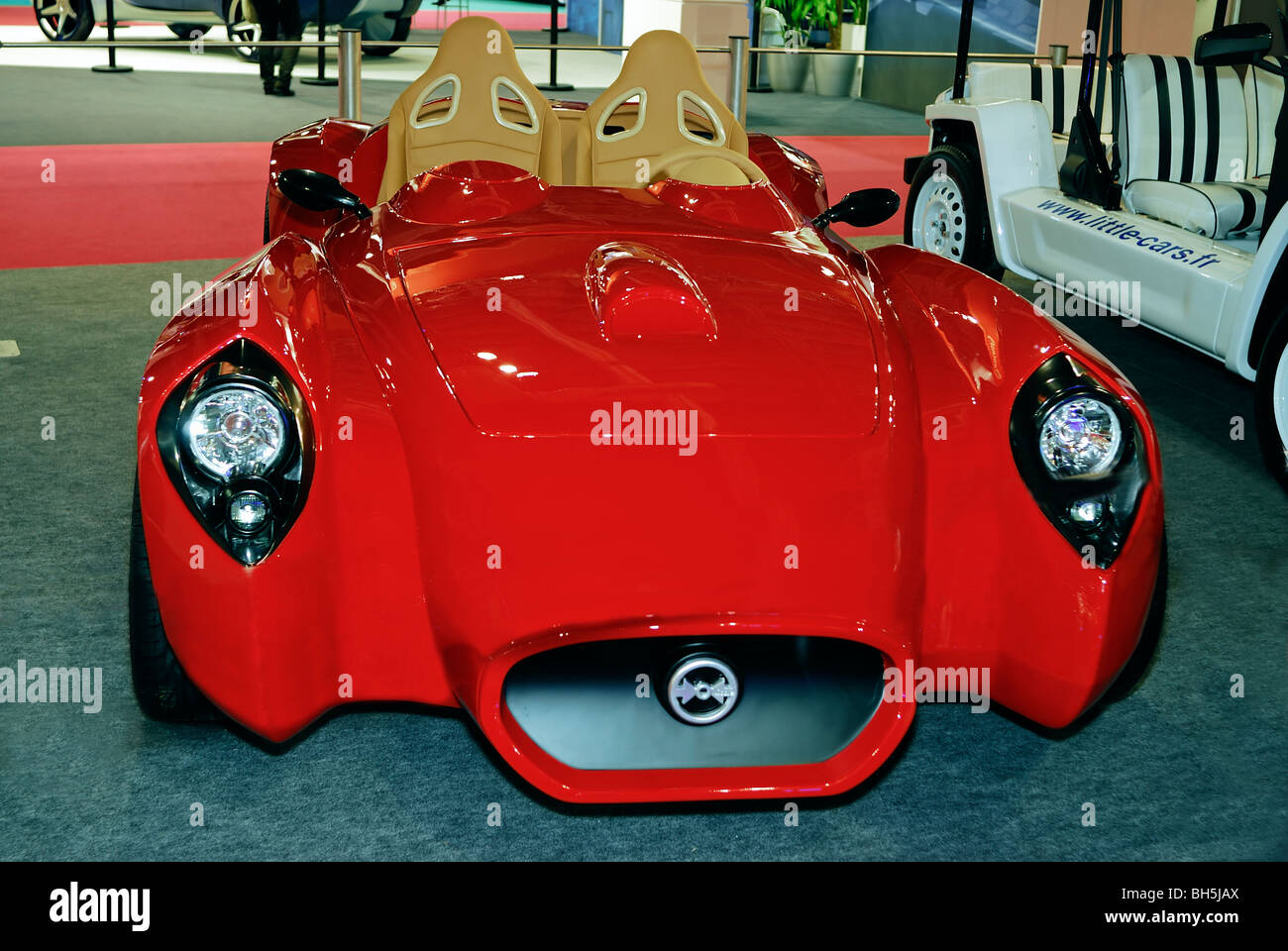 Paris, Frankreich, leichtes französisches Elektroauto, ausgestellt, Vorderansicht „Little Cars“, Original-Elektroauto Stockfoto