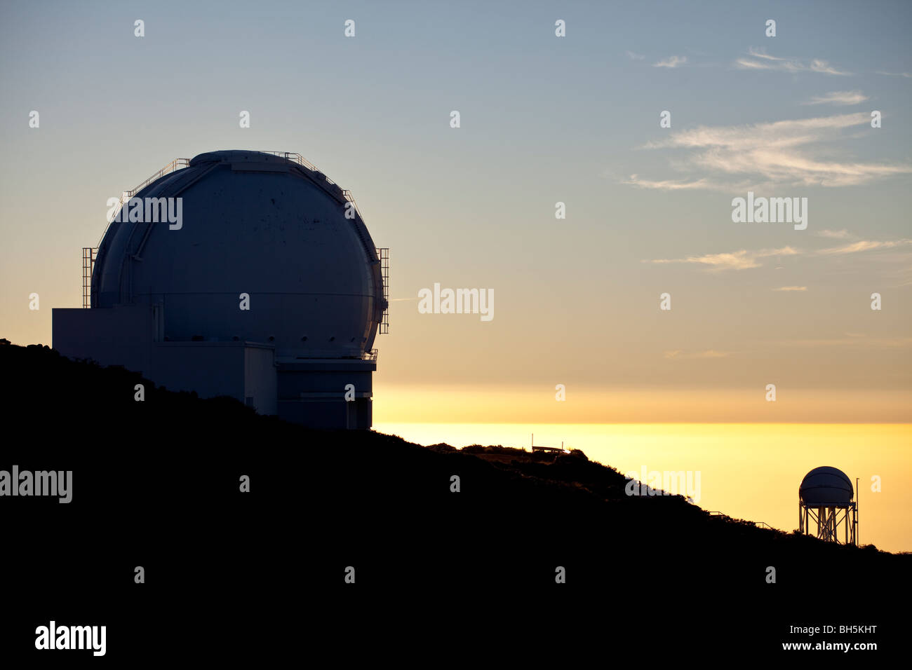 Das 4m William Herschel Teleskop auf La Palma am Observatorium del Roque de Los Muchachos auf sunet Stockfoto
