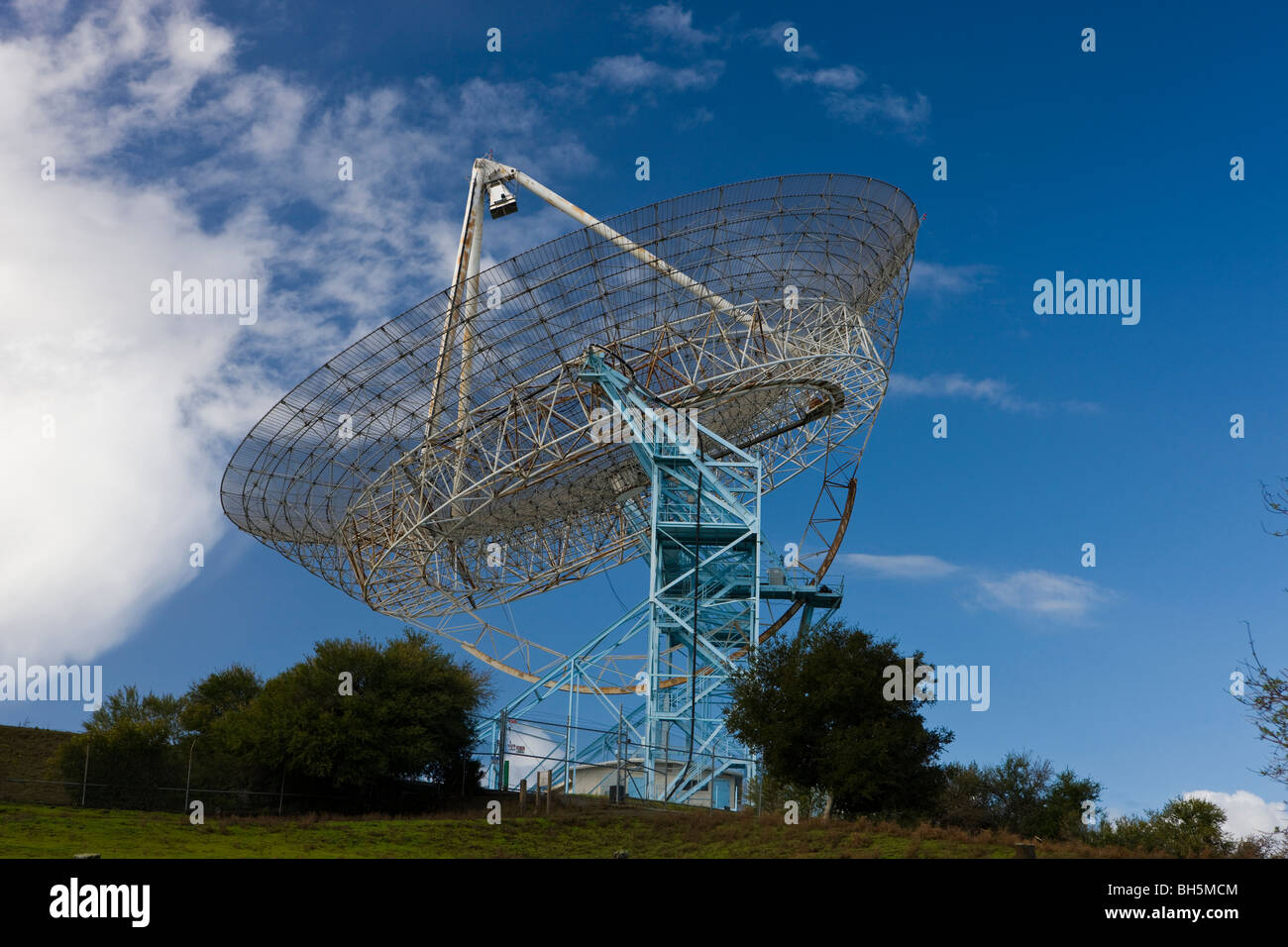 Das Gericht, Teil des Radioteleskop mit einem 150 Fuß Parabolantennen verwendet für astronomische Beobachtungen, befindet sich in der Stanford Stockfoto