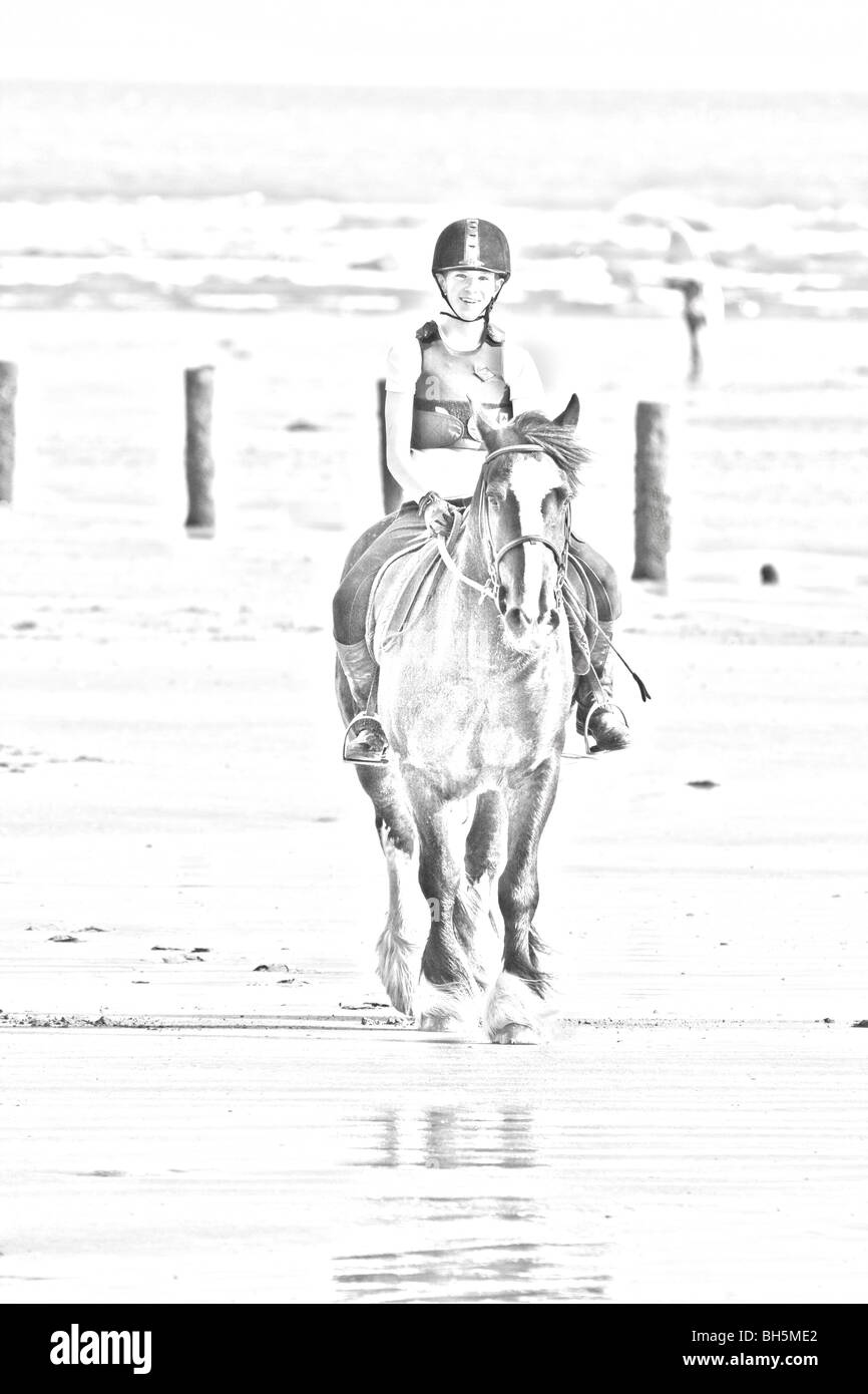 Junge am Tyrella Beach auf dem Pferderücken. Stockfoto