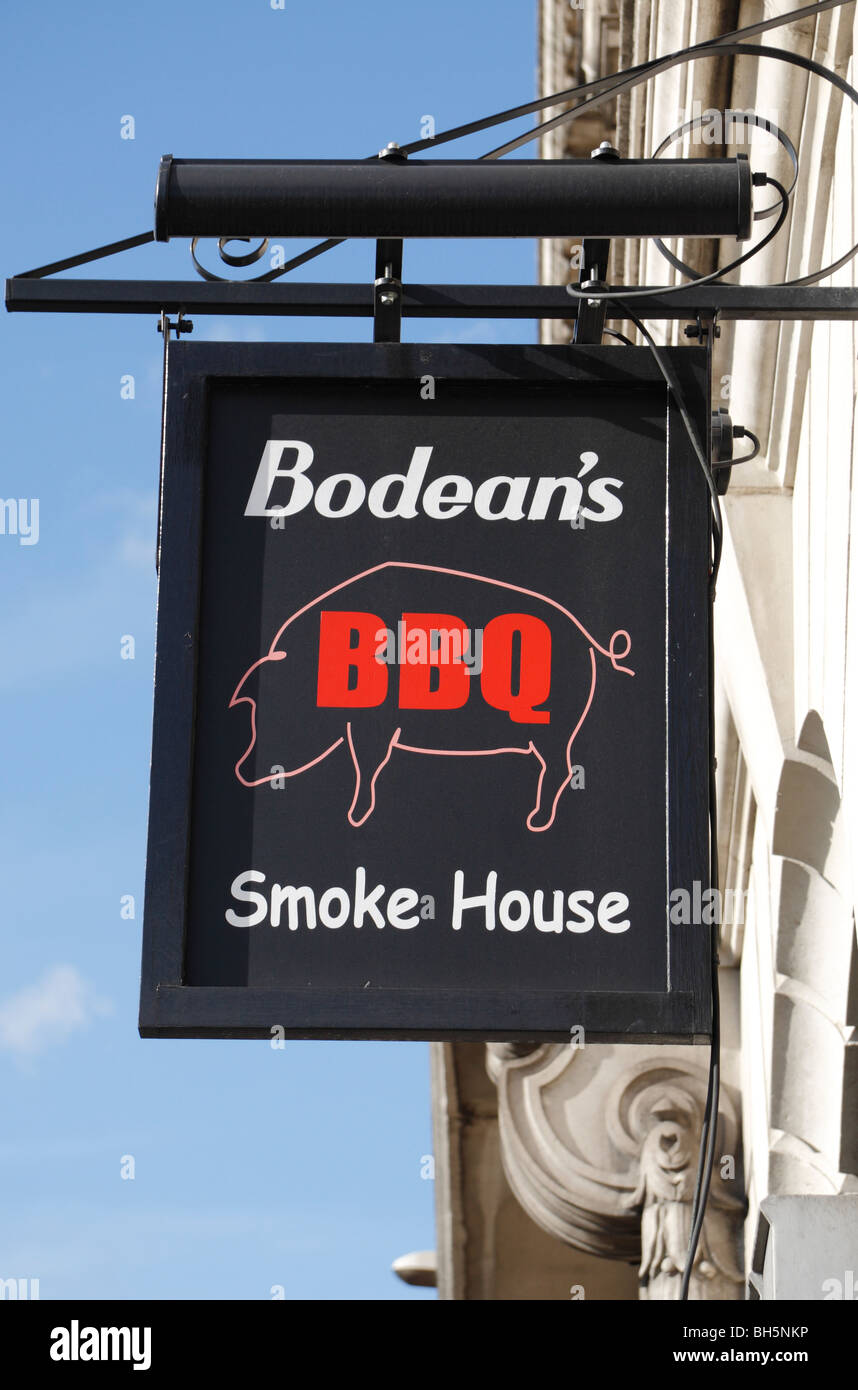 Melden Sie sich über die Bodean BBQ Smoke House Restaurant, in der Nähe von Tower Hill, London, UK. Stockfoto