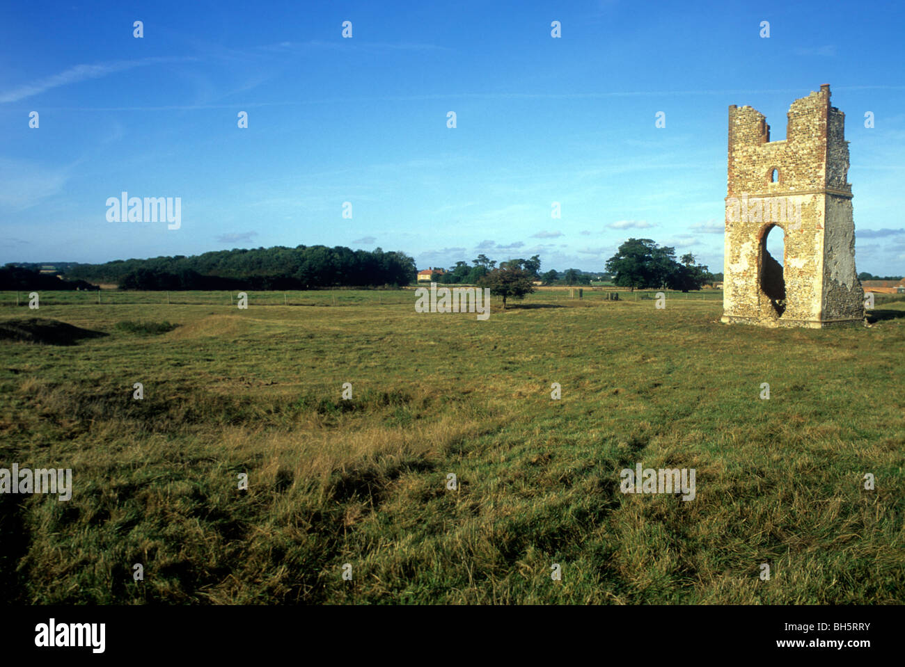 Godwick, Norfolk. verlorenen mittelalterlichen Wüstung Ruinen Kirche englische Dörfer zerstörte East Anglia England UK Turm Kirchen Stockfoto