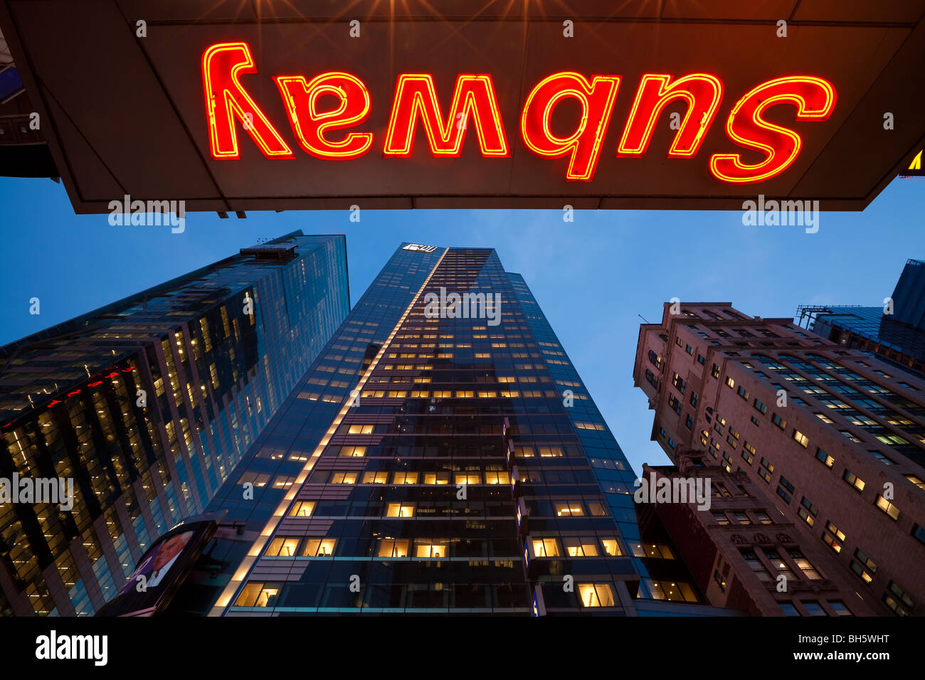 USA, New York City, Manhattan, Times Square, Neonlichter von 42nd Street Stockfoto