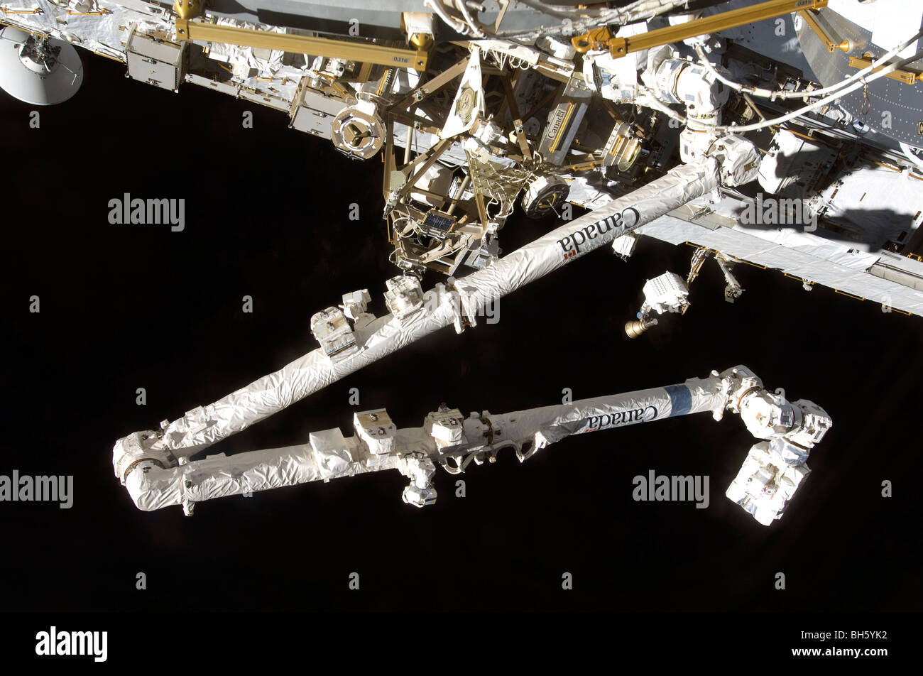 Das Kanada gebauten Raumstation remote Manipulator System (Canadarm2), während Abdocken Aktivitäten. Stockfoto