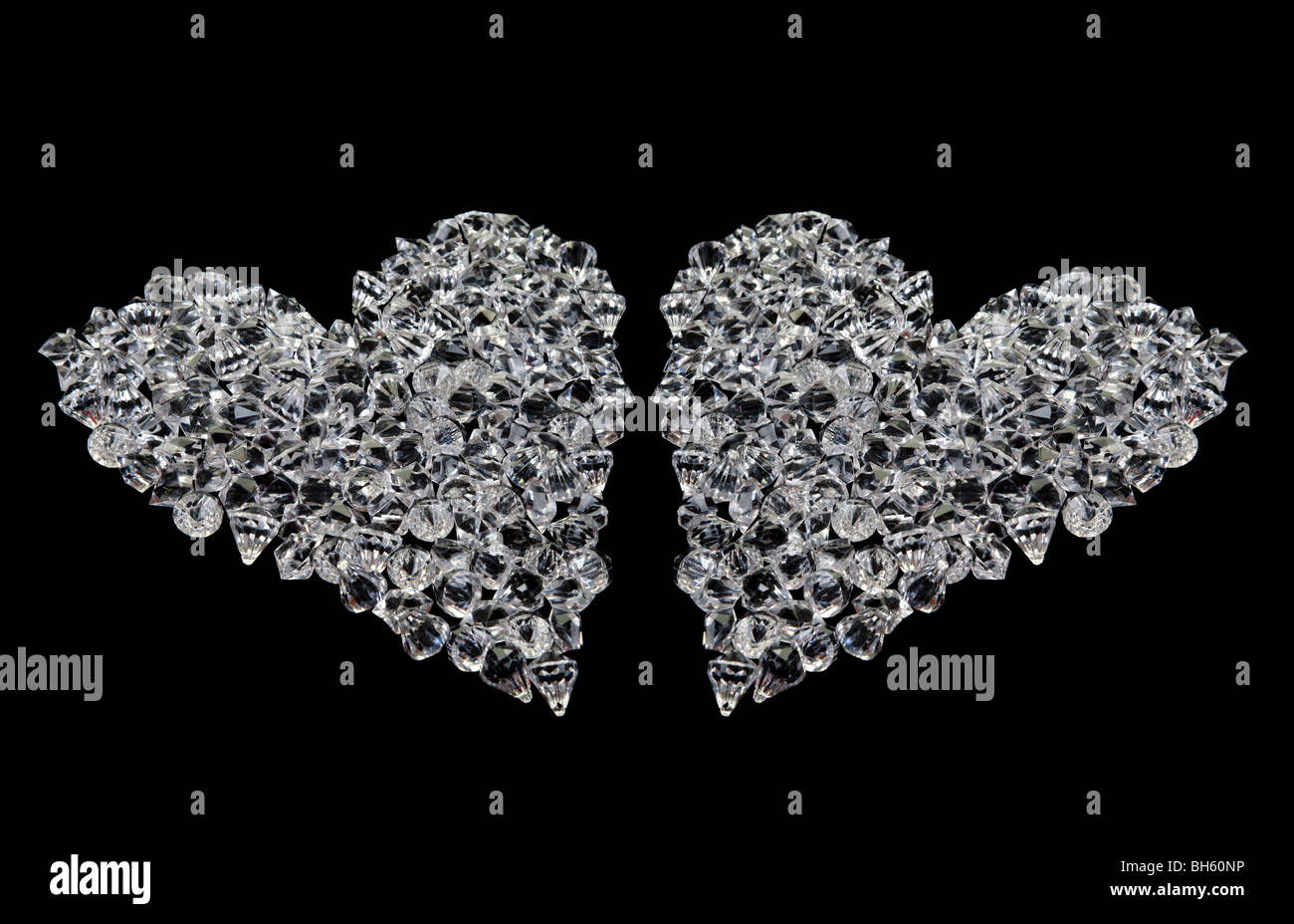 zwei Liebe Herz aus Diamanten auf schwarzem Hintergrund Stockfoto