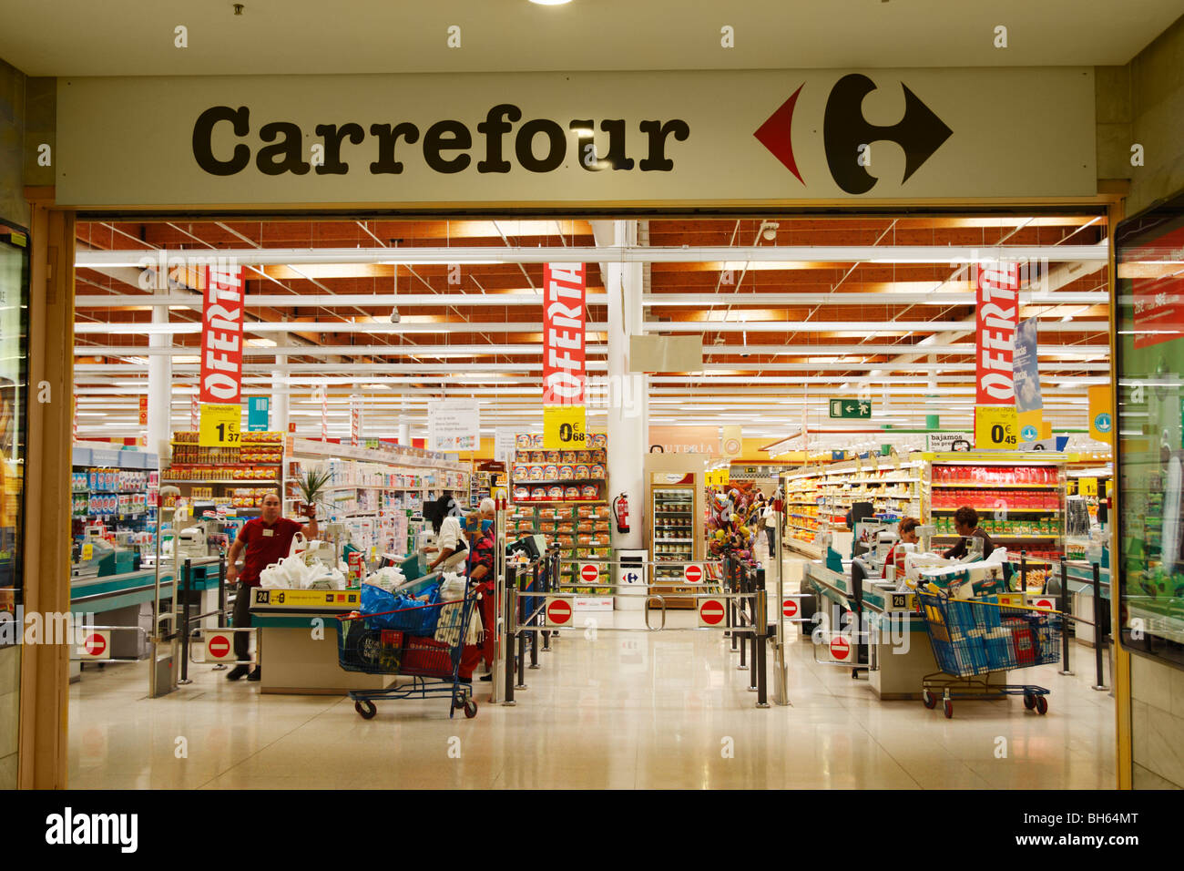 Carrefour-Supermarkt in Spanien Stockfoto
