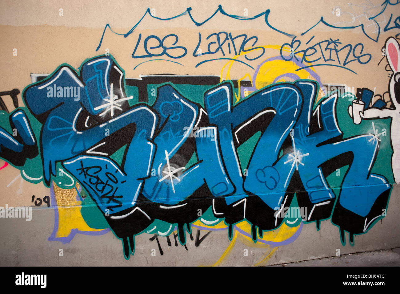 Paris, Frankreich, Graffiti-Wandgemälde, draußen, abstraktes Design, Straßenkunst Stockfoto
