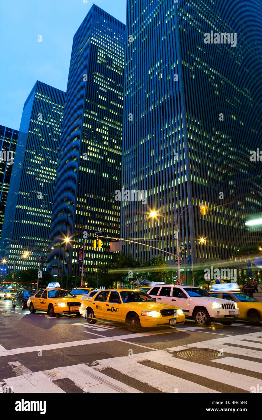 USA, New York City, Manhattan, Hochhäuser entlang der Sixth Avenue Stockfoto