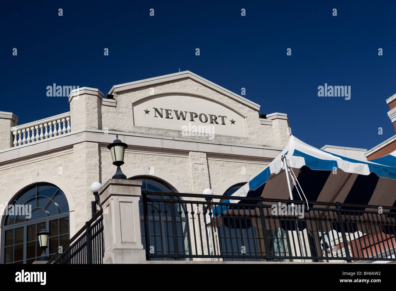 Newport Mall mit guten Restaurants, Pubs und Einkaufsmöglichkeiten. Kentucky, USA Stockfoto