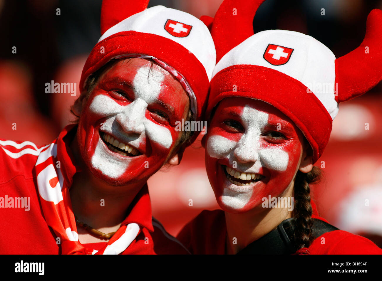 Schweizer Fußball-Fans mit gequälten Gesichter auf den Rängen der 2006 Fußball World Cup Finals Stockfoto