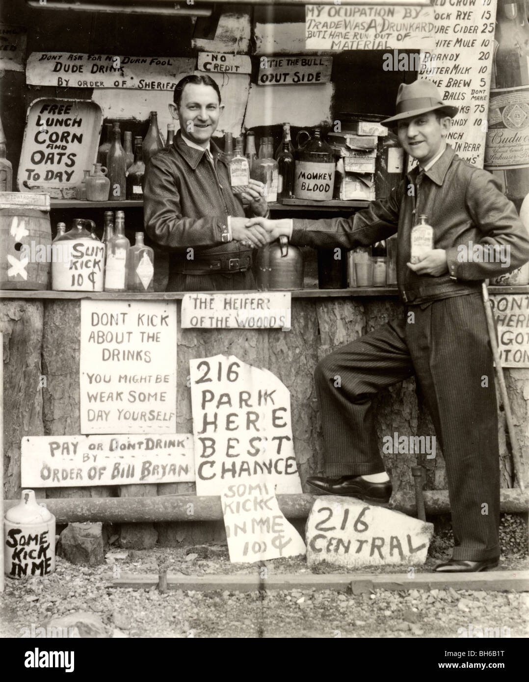 Alten Zeit Saloon mit Barkeeper Trick Foto Stockfoto