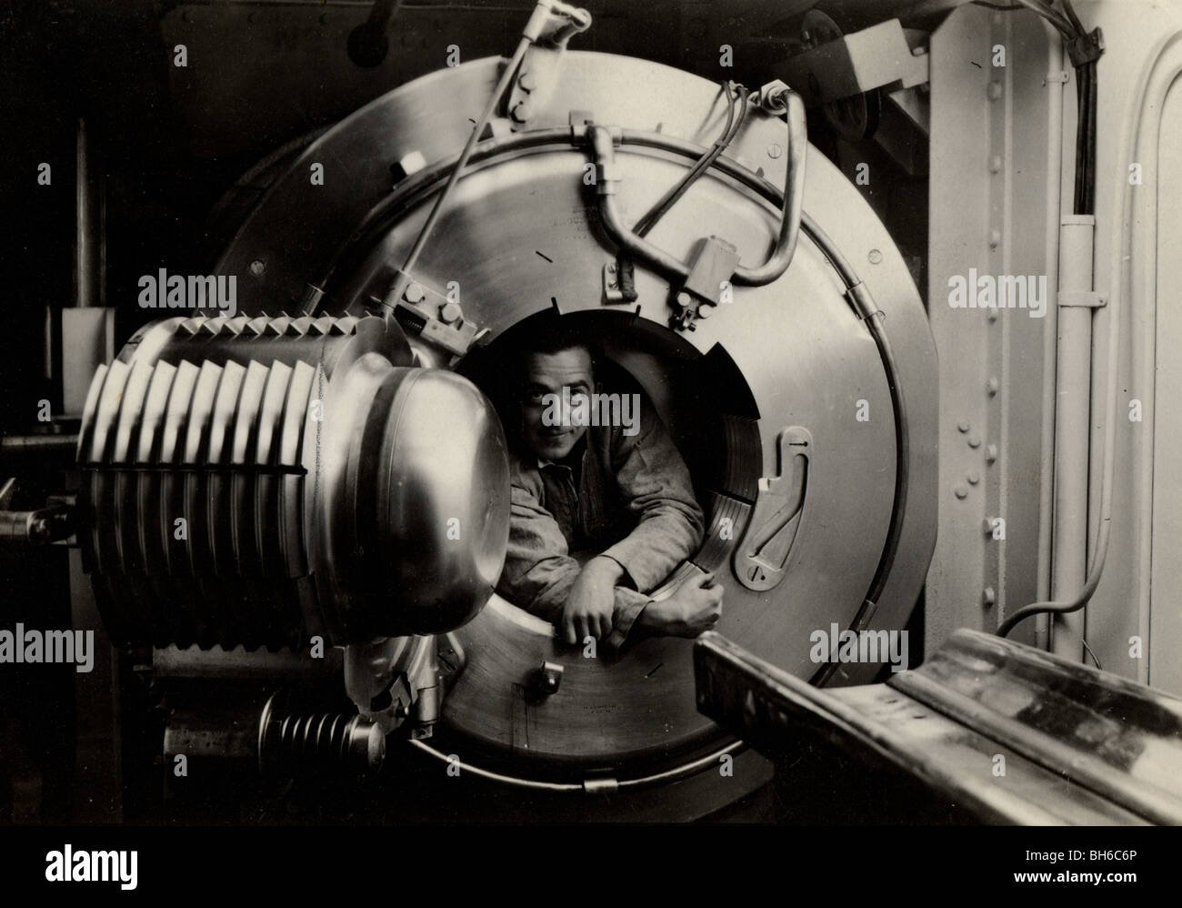 Seemann in Beckenendlage Massive Marine Kanone Stockfoto
