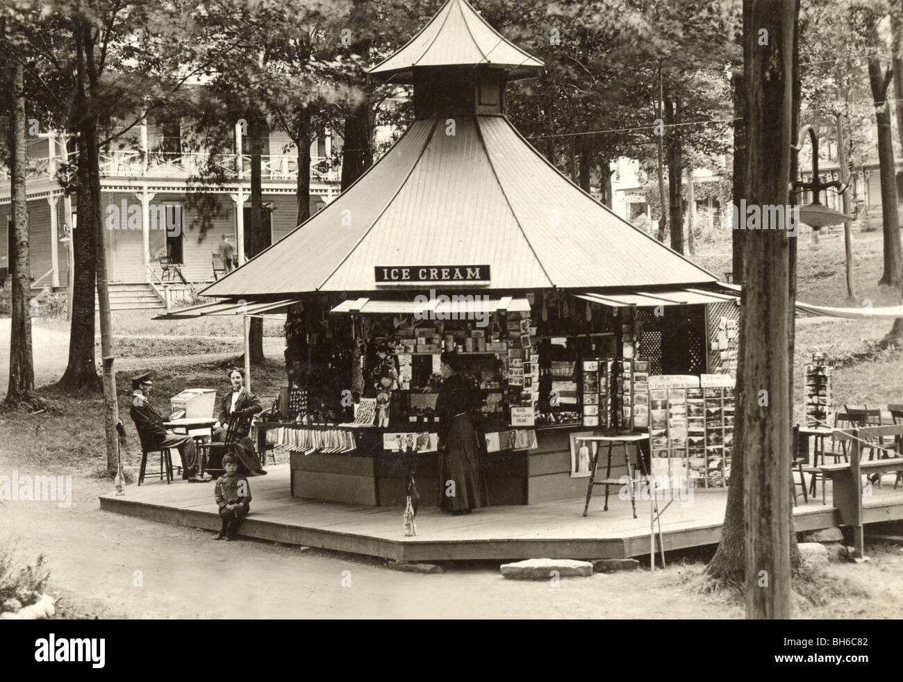 Achteckige Pagode Snack & Souvenir-Stand Stockfoto