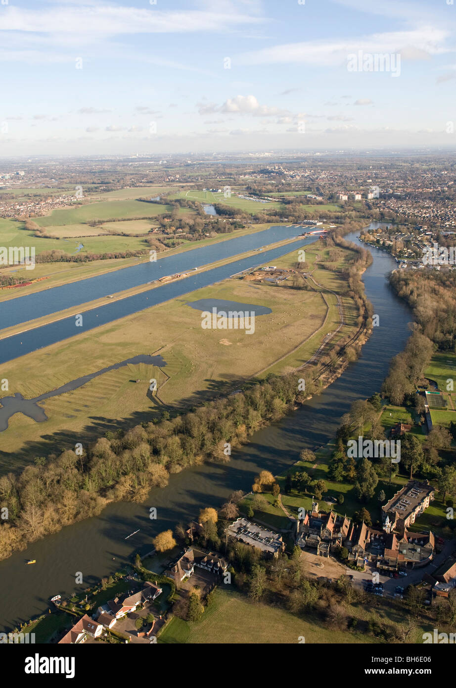 LUFTAUFNAHME DER DORNEY SEEN RUDERN ZENTRUM FÜR ETON COLLEGE, WELCHES ALS EIN AUSTRAGUNGSORT DER OLYMPISCHEN SPIELE IM JAHR 2012 VERWENDET WERDEN SOLL. Stockfoto