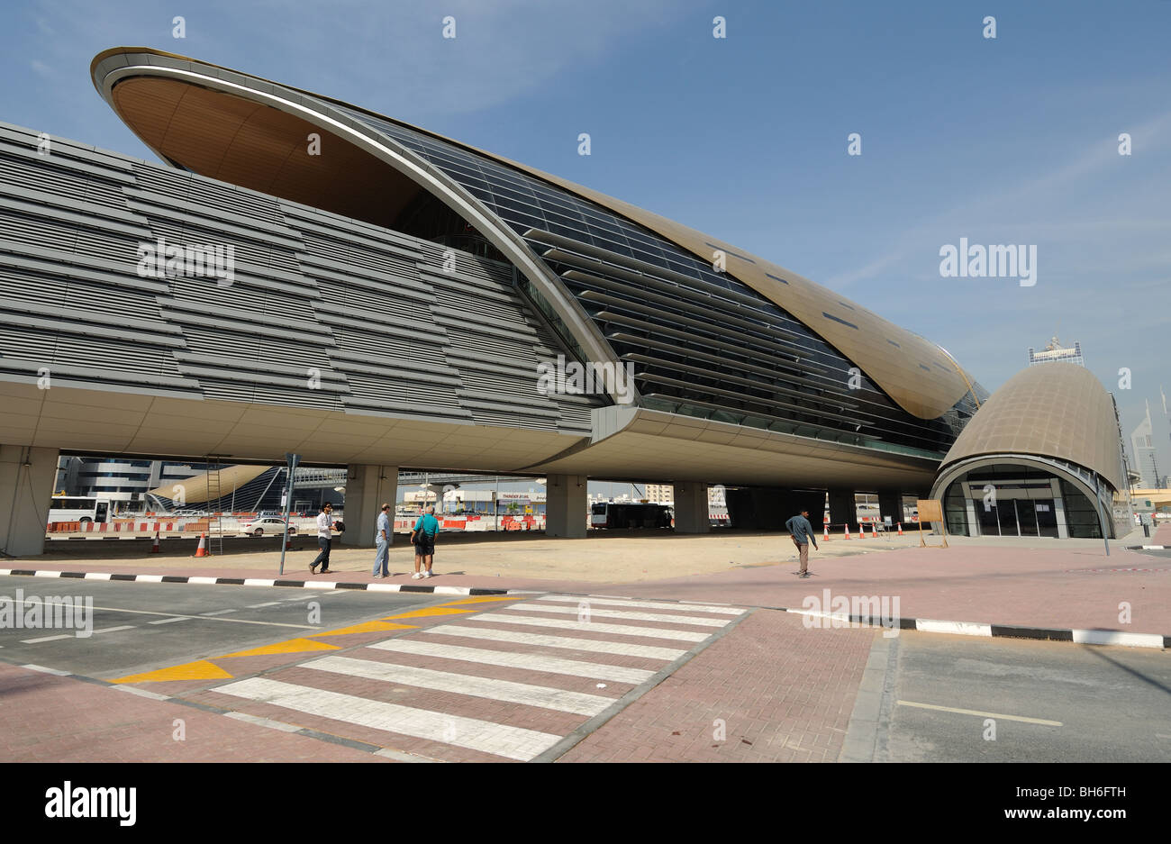 Futuristische u-Bahnstation in Dubai, Vereinigte Arabische Emirate Stockfoto