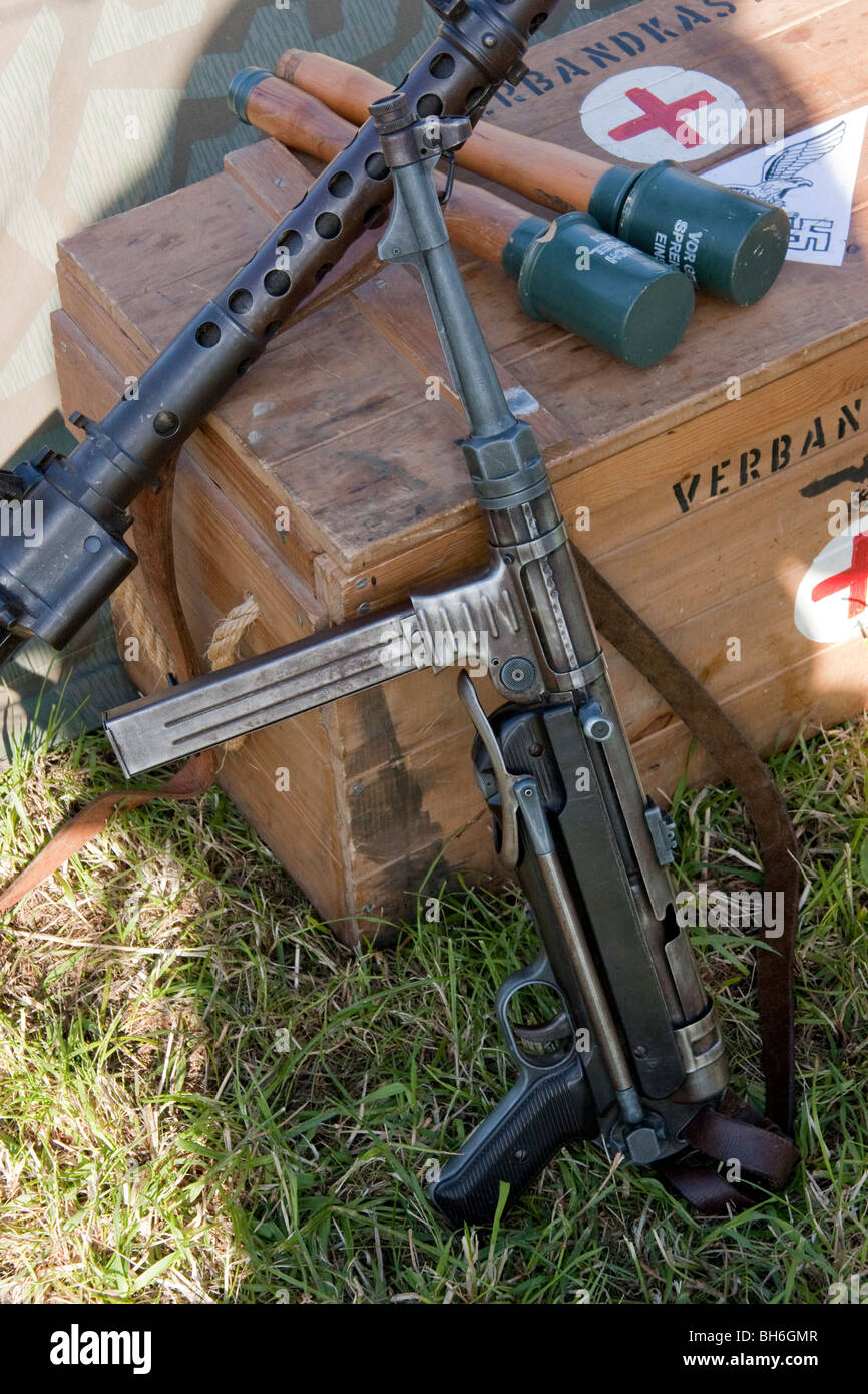 Ein Array von deutschen 2. Weltkrieg Waffen auf der Sieg-Show Stockfoto