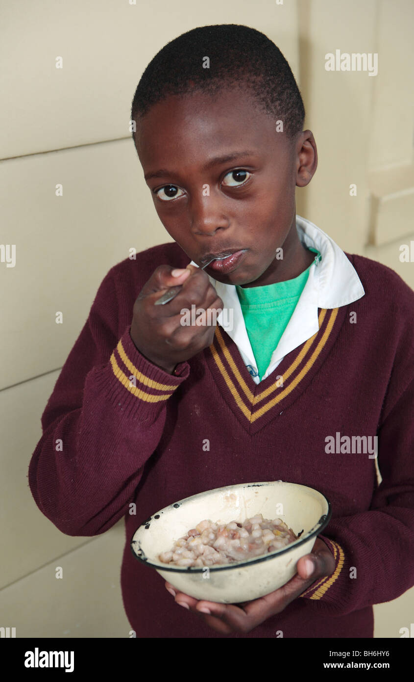 Afrikanische Kind essen Stockfoto