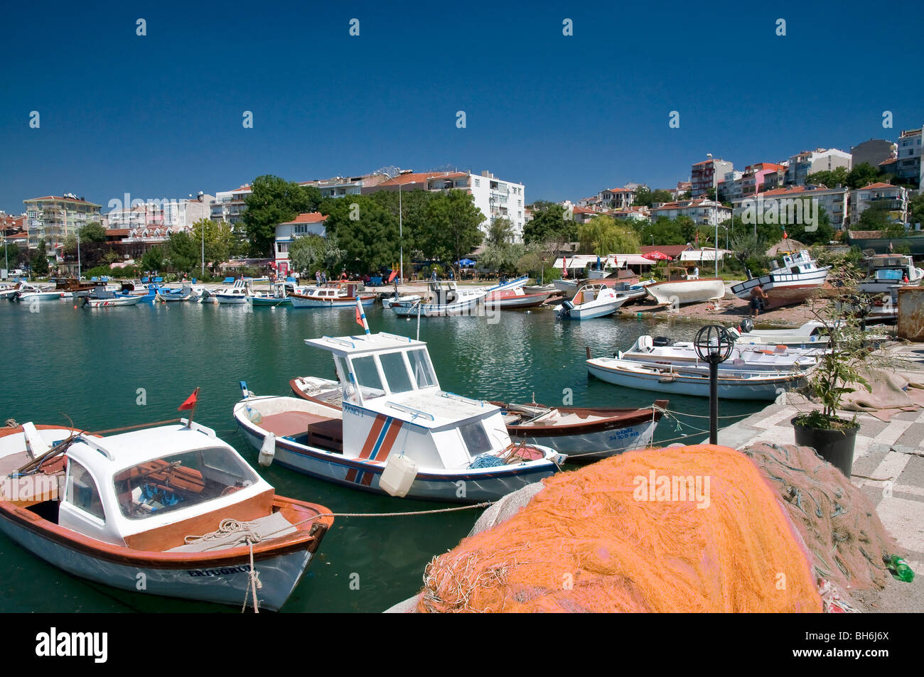 Angelboote/Fischerboote in Silivri Istanbul Türkei Stockfoto