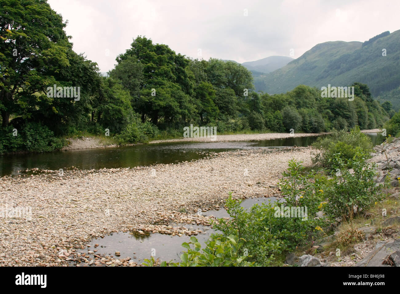 Die Nevis River, im Glen Nevis und den Fuß des Ben Nevis, der höchste Berg im Vereinigten Königreich. Stockfoto