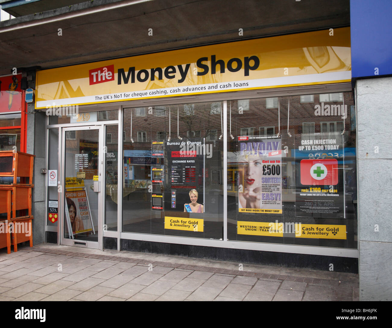 Fenster von Geld Shop Sidwell Straße Exeter UK Stockfoto