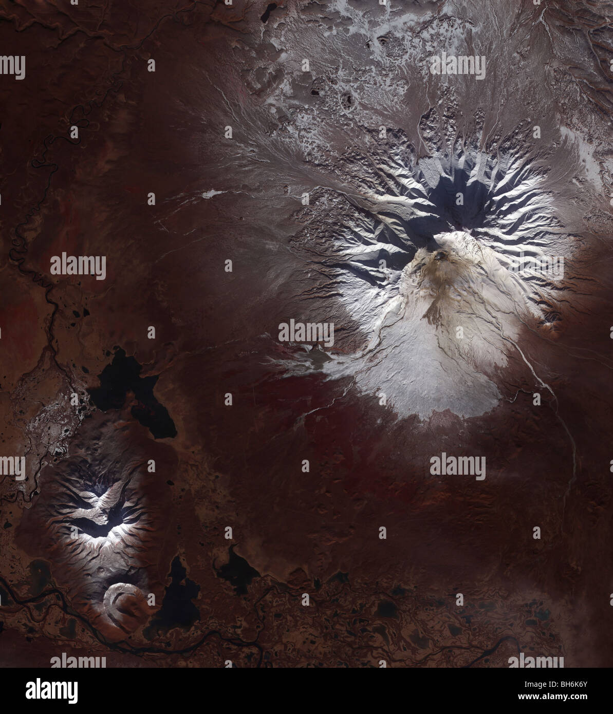 Asche Flecken an den Hängen des Vulkans Russlands Shiveluch. Stockfoto