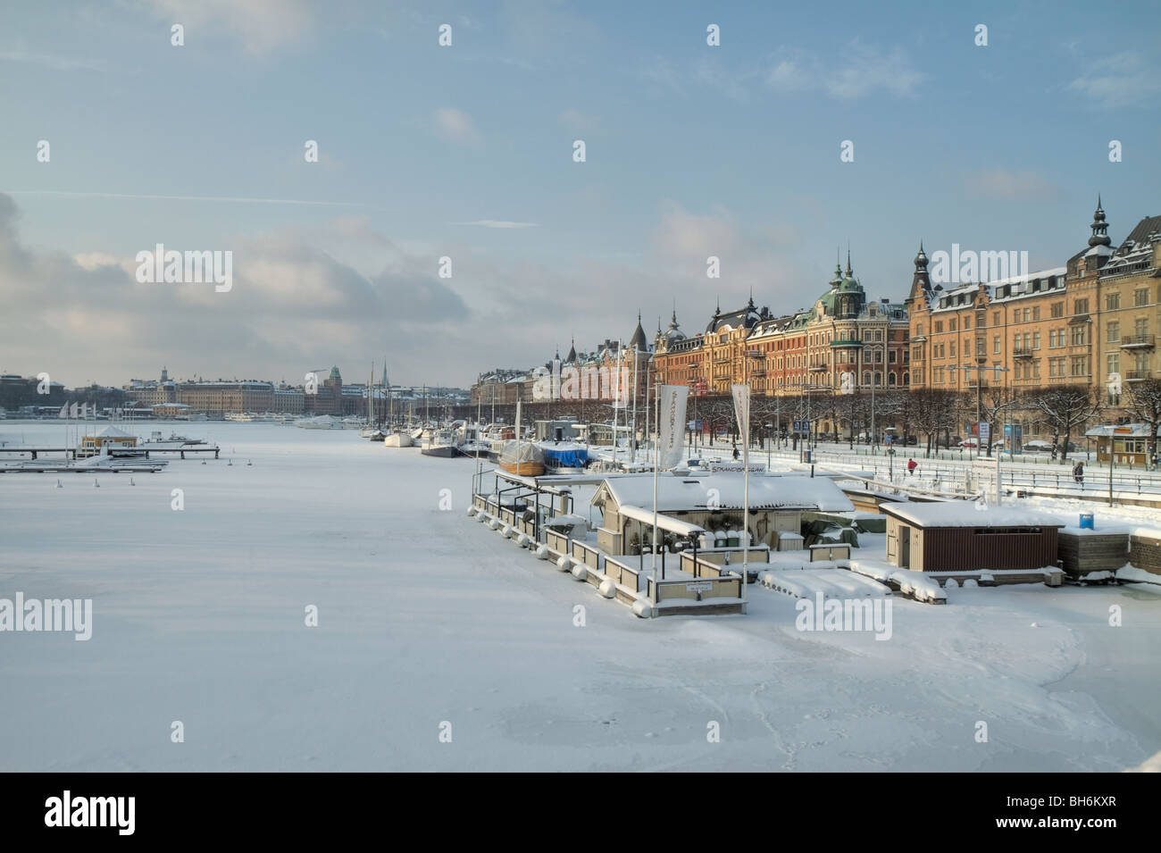 Blick auf das gefrorene Wasser, Blickrichtung, Stockholm, mit Schnee bedeckt (HDR High Dynamic Range Image) Stockfoto