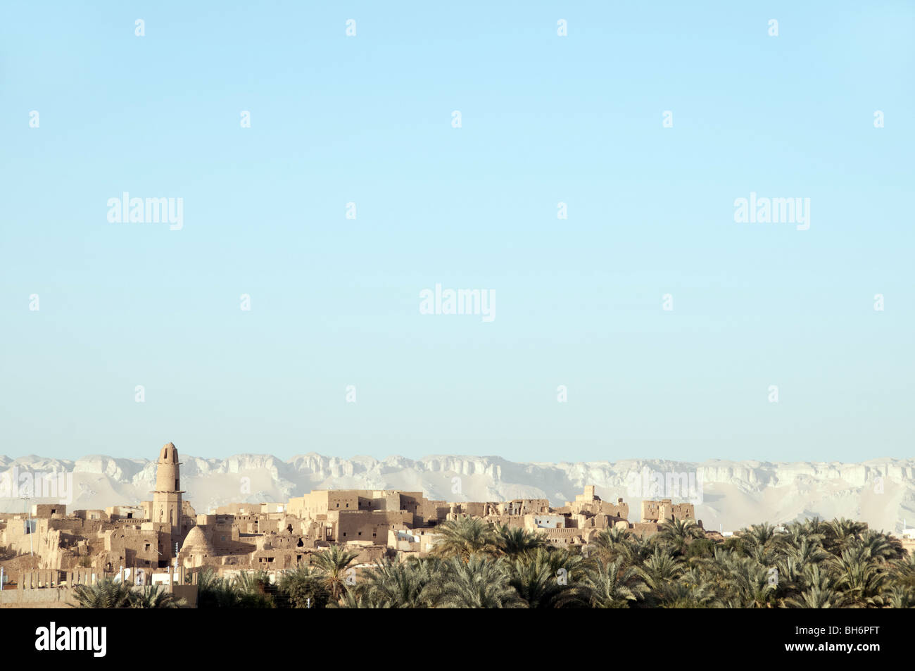 Ein Blick auf die antiken, mittelalterlichen Dorf südlich der Sahara von Al Qasr, in Dakhla Oase, in der Westlichen Wüste der Sahara, New Valley Governorate, Ägypten. Stockfoto