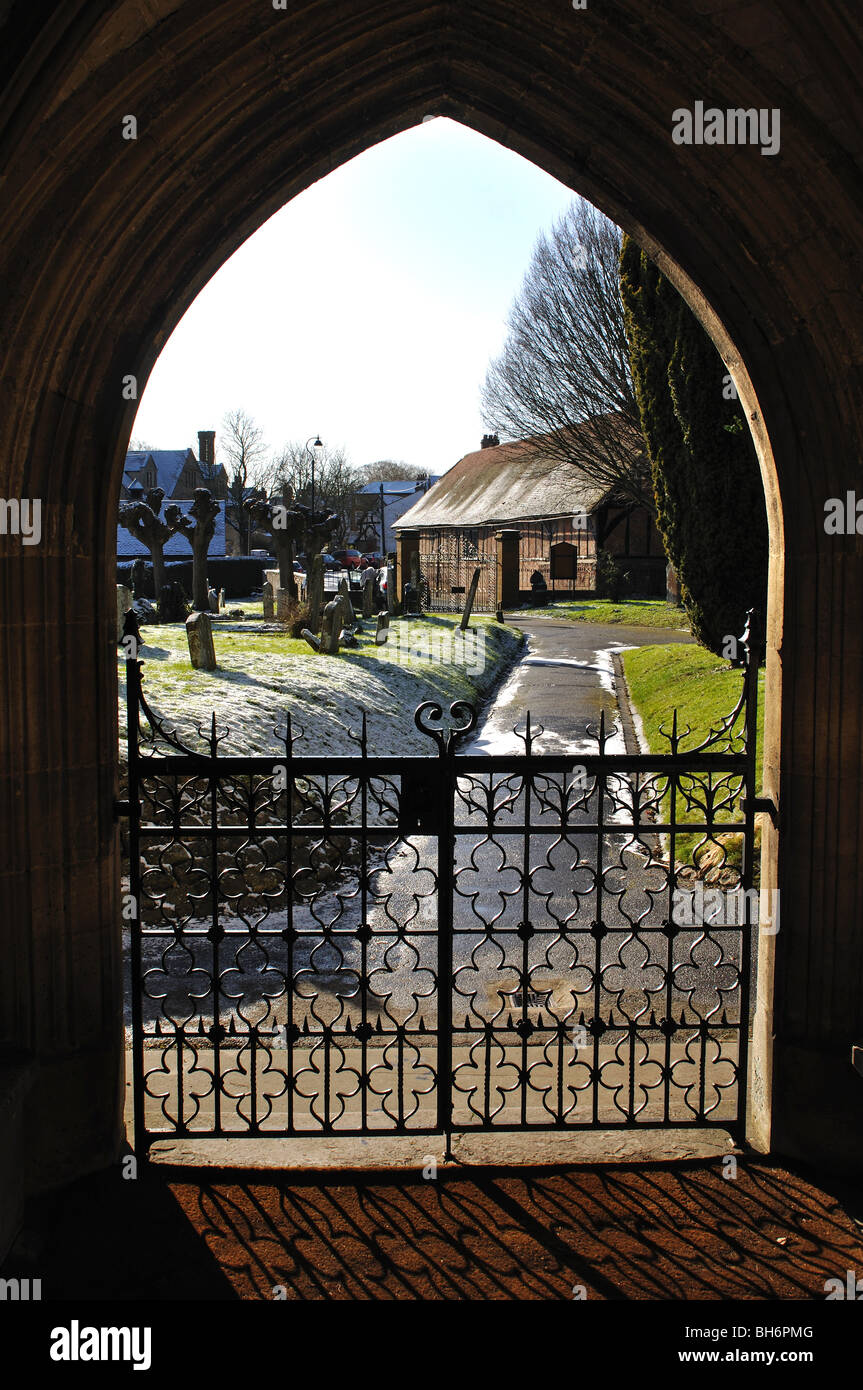 Blick von der Veranda des St. Marien-Kirche in Winter, Thame, Oxfordshire, England, UK Stockfoto