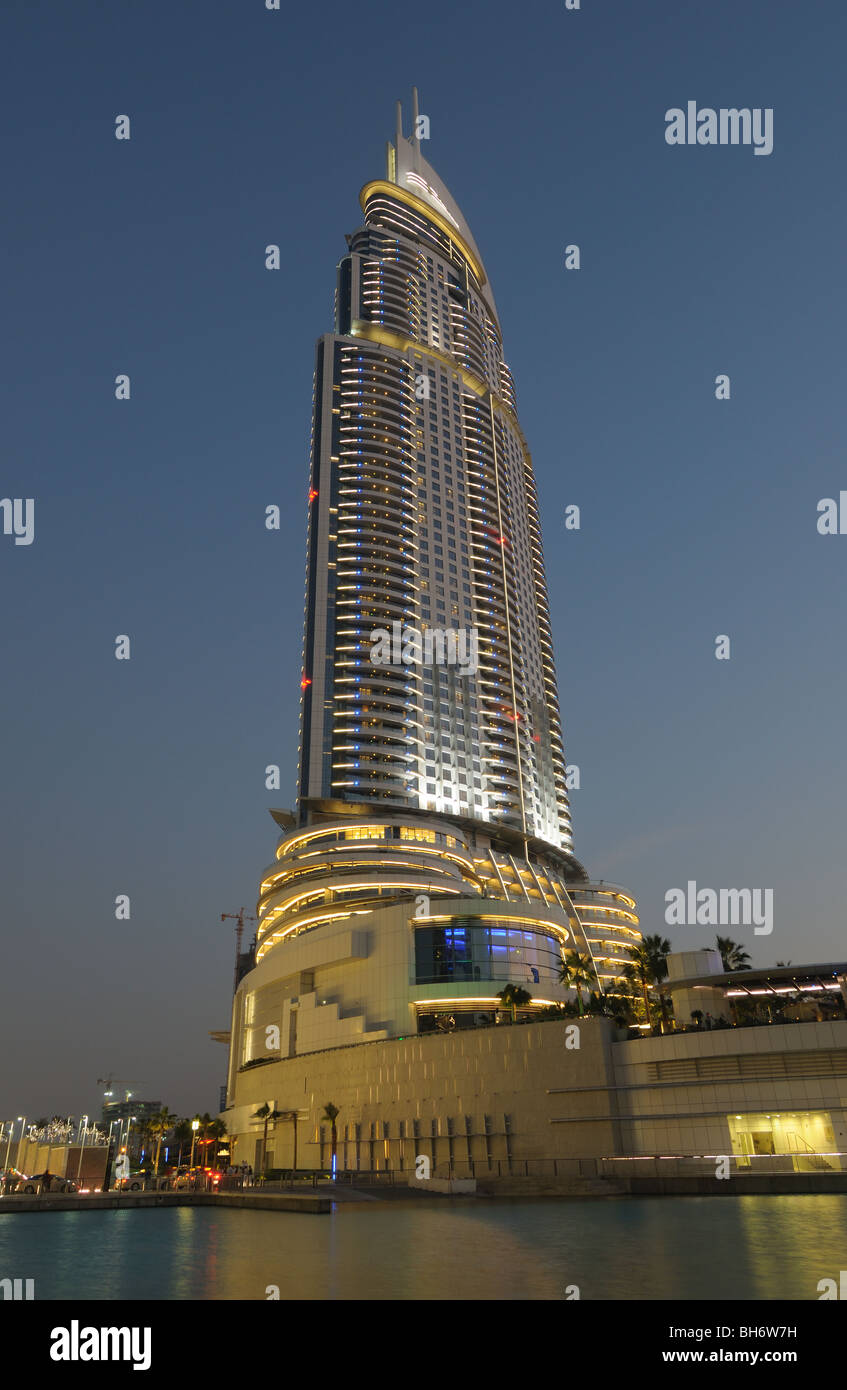 Adresse Hotel nachts beleuchtet. Dubai, Vereinigte Arabische Emirate Stockfoto