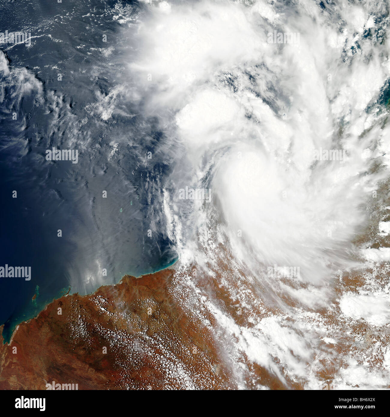 16. Dezember 2009 - tropischer Zyklon Laurence tobt vor der nordwestlichen Küste von Australien in den Indischen Ozean. Stockfoto