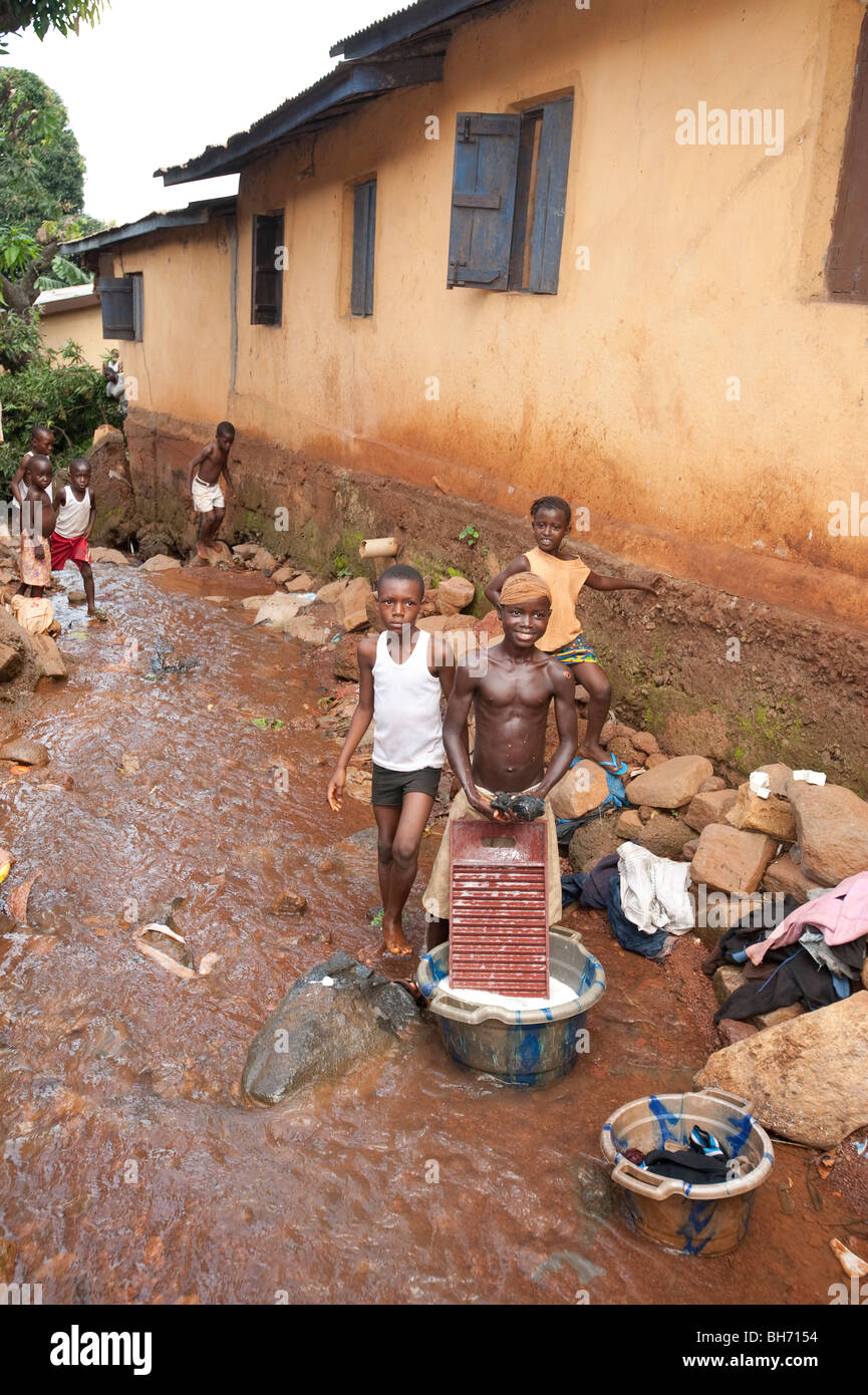 Auf der Suche nach Stadt, Sierra Leone Stockfoto