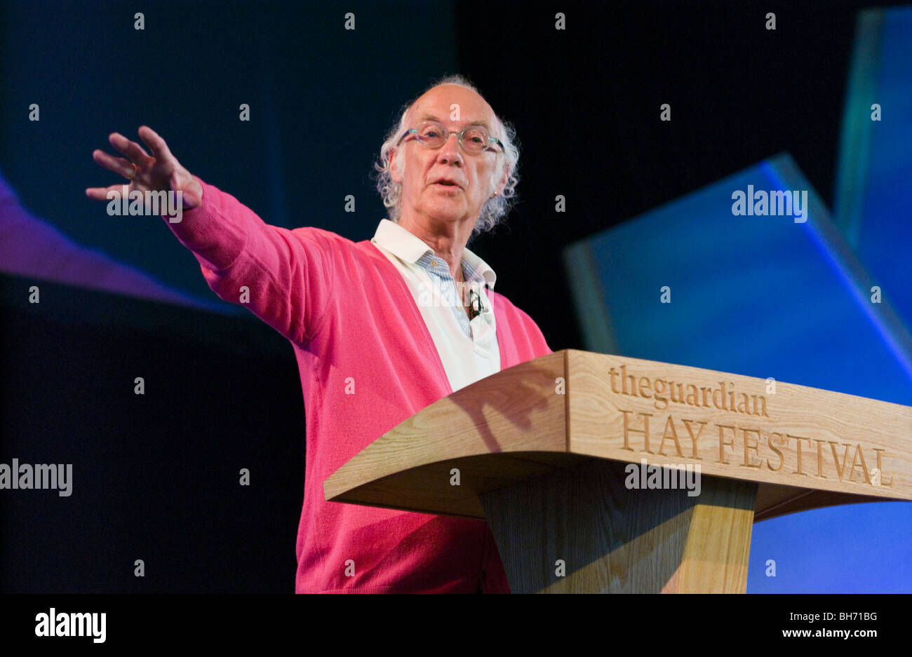 Englischer Dichter Roger McGough abgebildet, was eine Leistung seiner Poesie Hay Festival 2009. Stockfoto