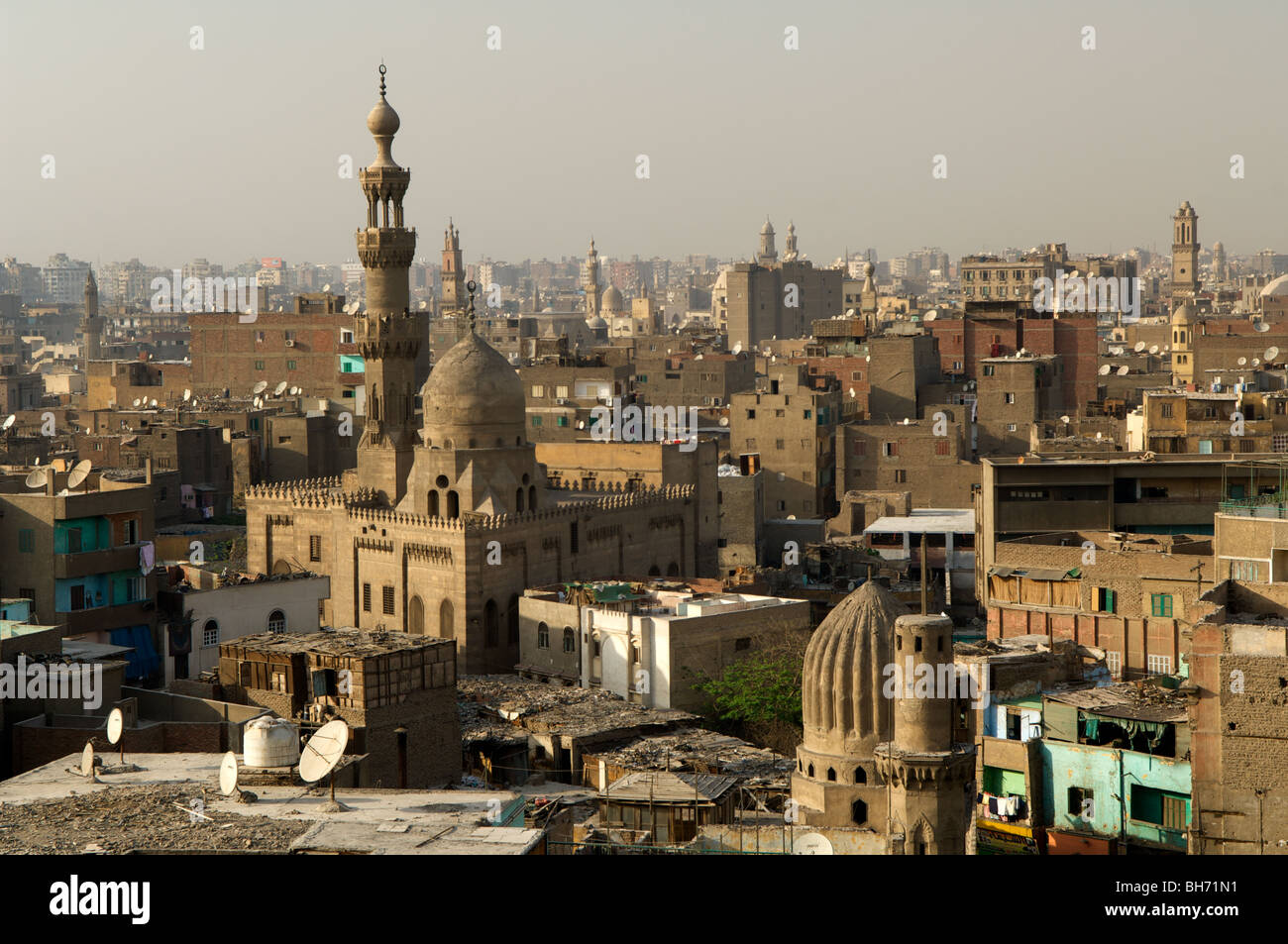 Die El-Azhar-Moschee (die blühende), die bietet einige der schönsten Ausblicke über die Altstadt von Kairo aus dem Minarett. Stockfoto