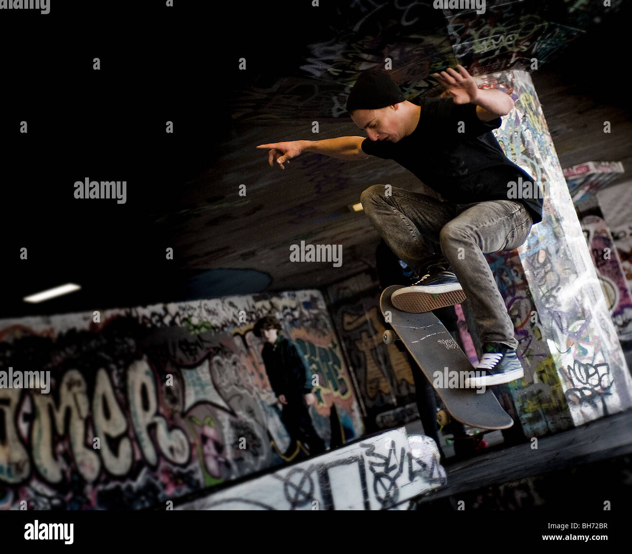 Skateboarding auf der South Bank in London. Foto von Gordon Scammell Stockfoto
