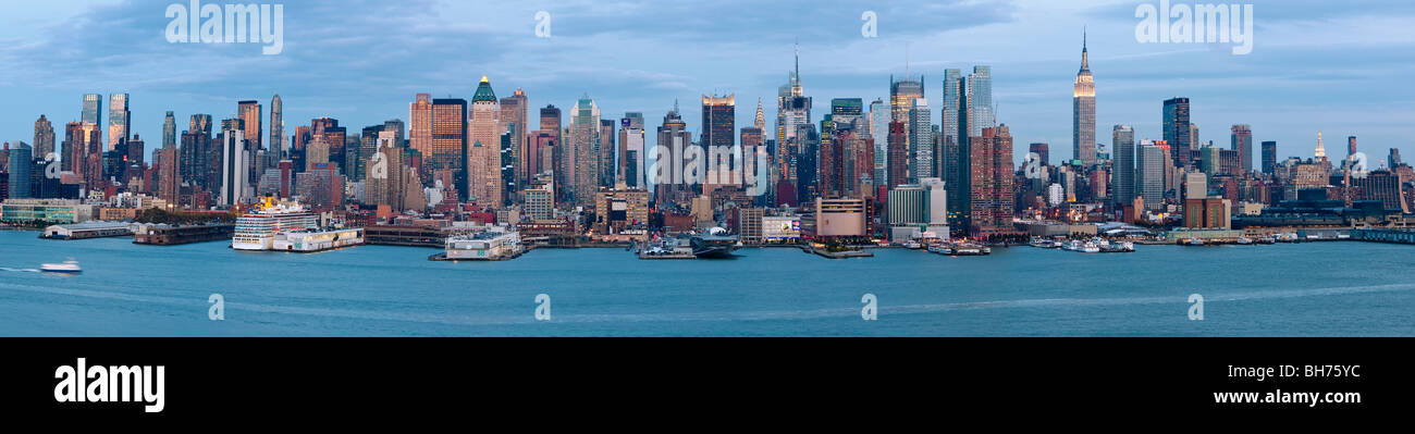 USA, New York City, Manhattan, Panoramablick von Midtown Manhattan über den Hudson River Stockfoto