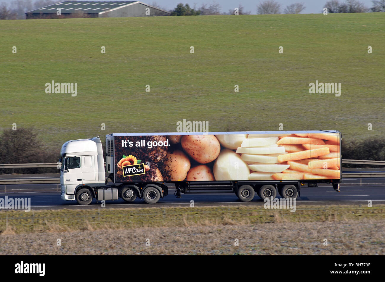 McCain LKW auf Autobahn M40, Warwickshire, UK Stockfoto