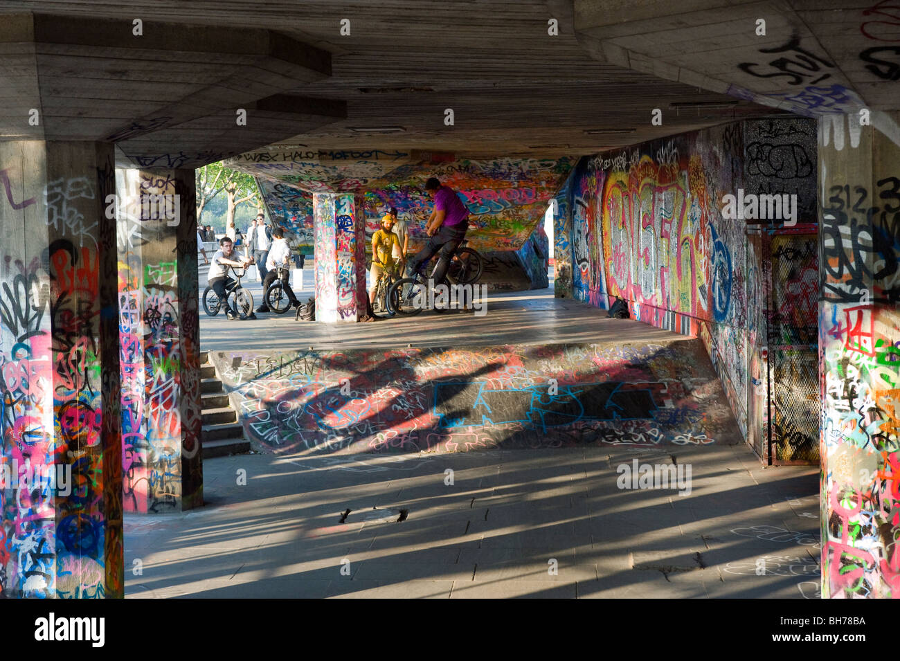 Graffiti auf Beton Wand, South Bank, London, England, UK. Stockfoto