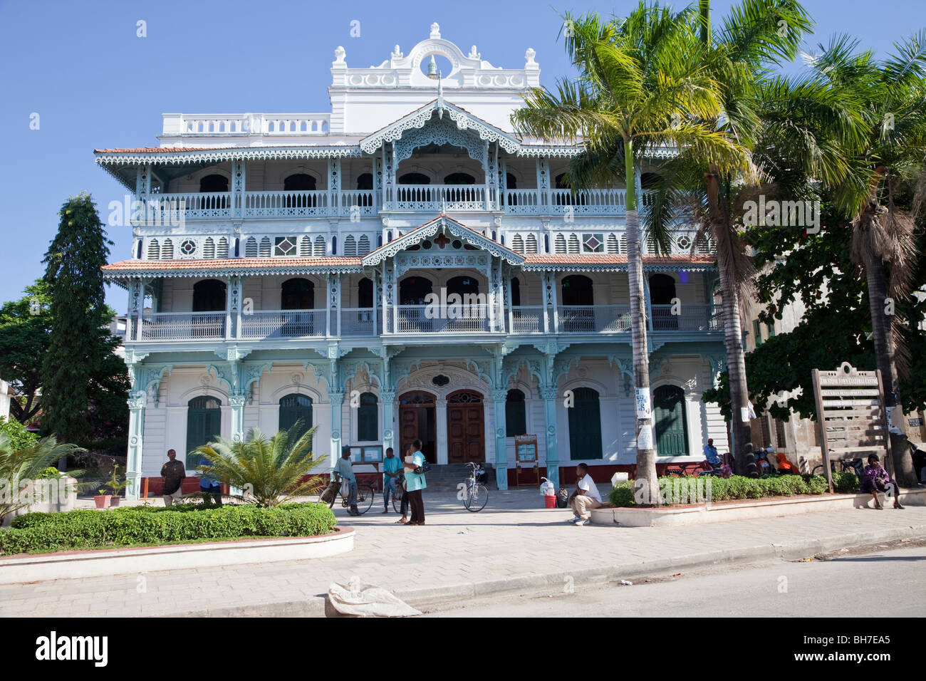 Stone Town, Sansibar, Tansania. Die alte Apotheke, oder Ithnasheri Apotheke, typisch für südasiatische Architektur auf Sansibar. Stockfoto