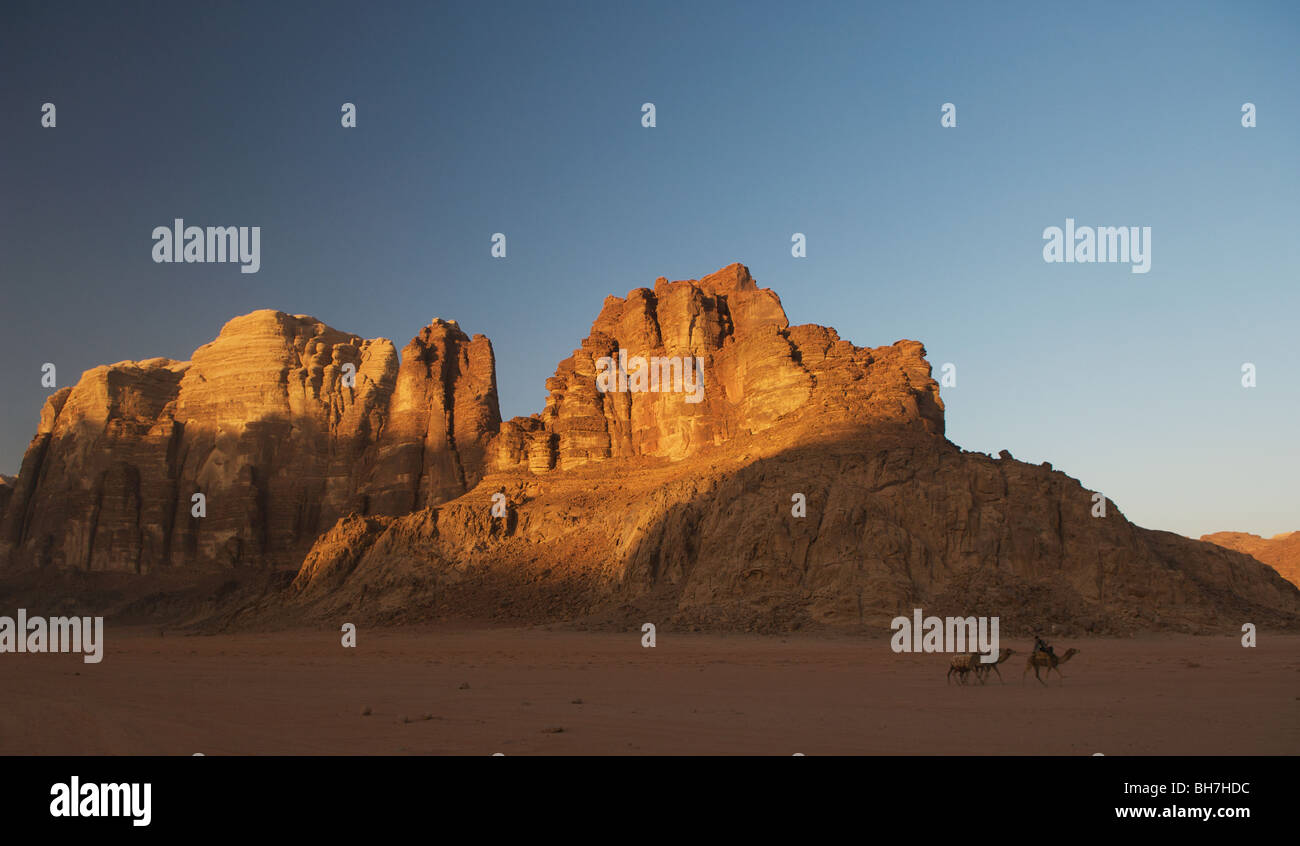 Wadi Rum, wo der spektakuläre Wüstenszenen David Leans epischen Film "Lawrence von Arabien" gedreht wurden, Süden von Jordanien Stockfoto