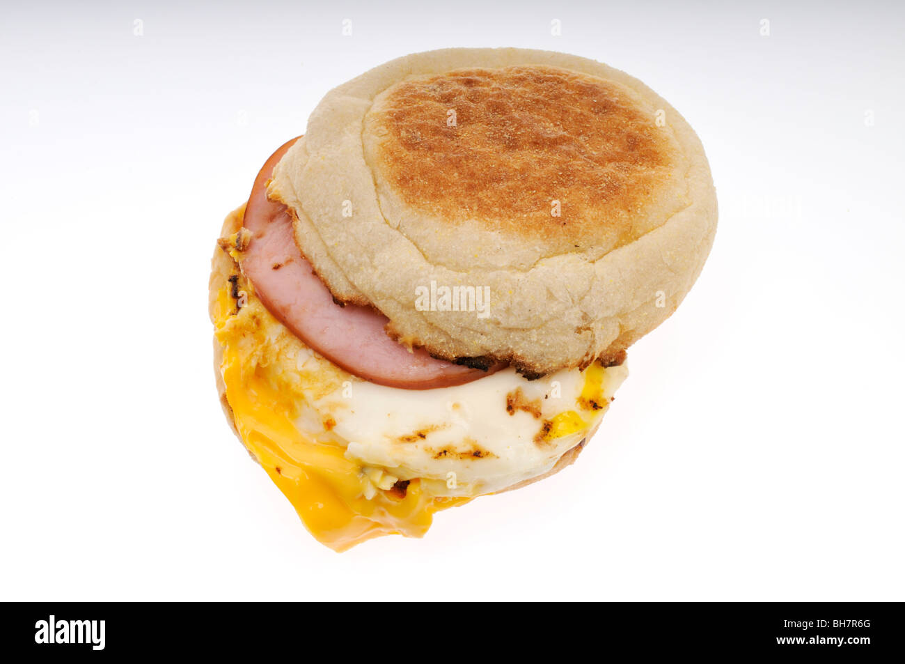 Mcdonalds egg mcmuffin Canadian Bacon, Ei und Käse Breakfast Sandwich usa. Ausschnitt aus. Stockfoto